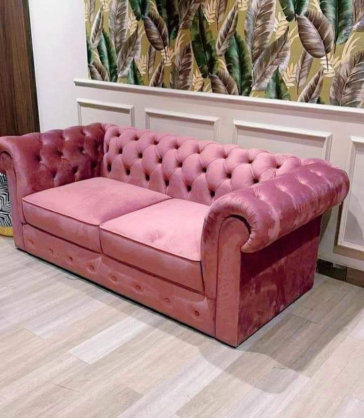 Technician performing sofa repair in Gurugram at Elite Sofa Repair